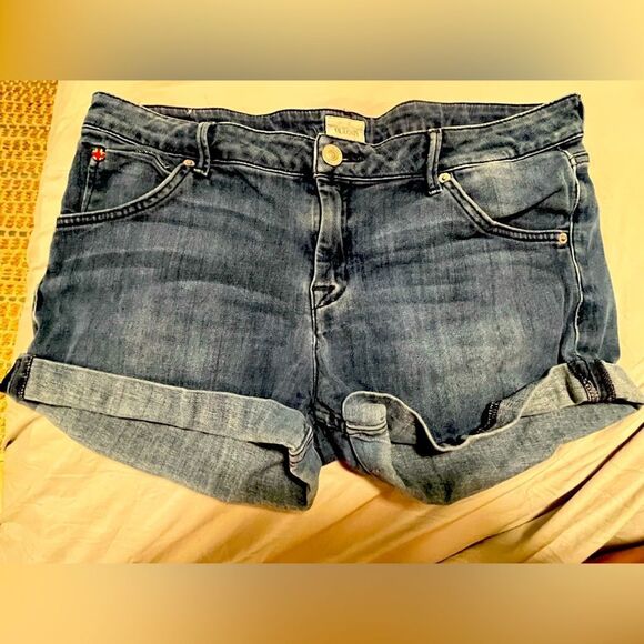 Pre Loved Hudson stretch Jean shorts - Picture 2 of 6
